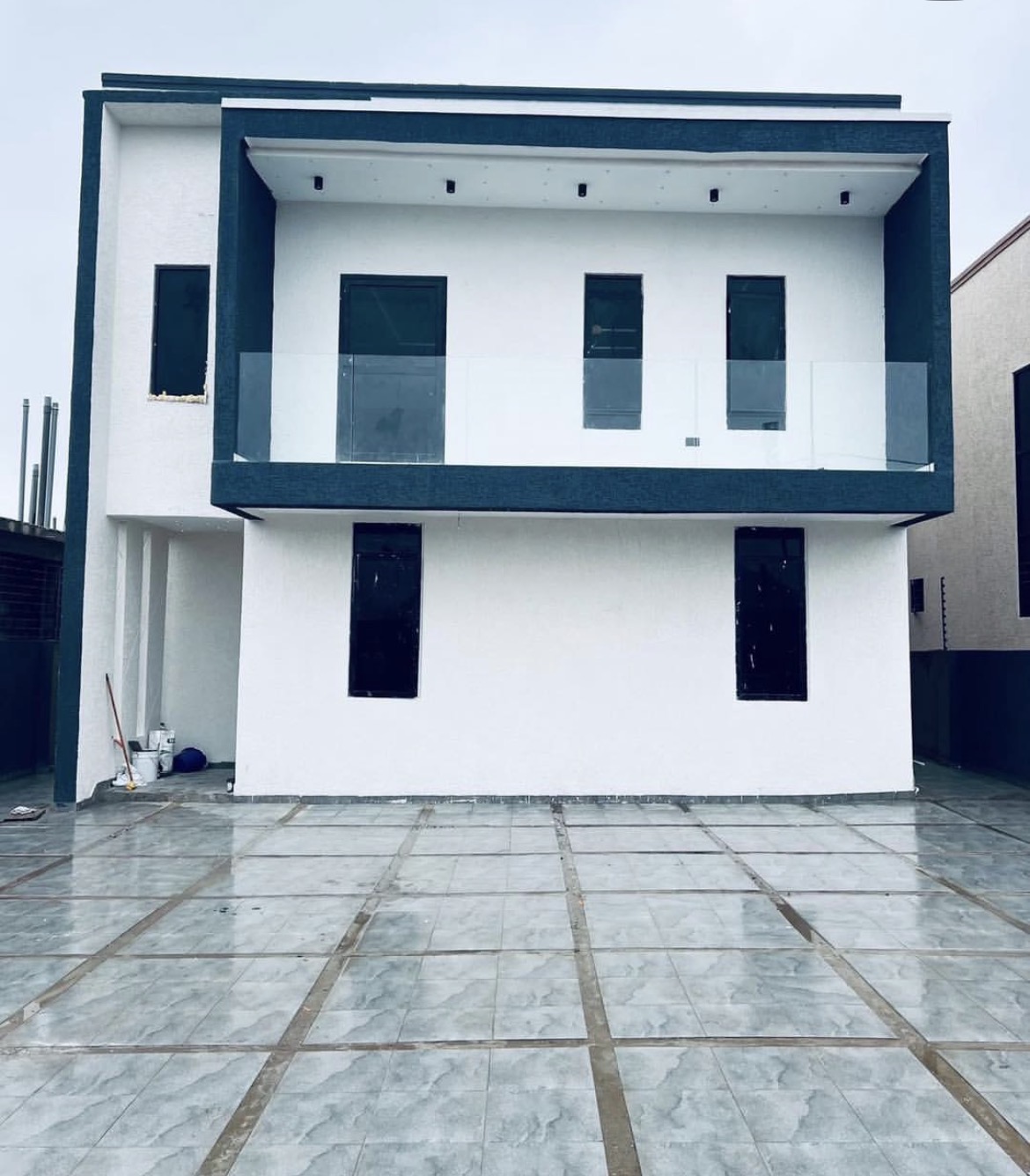 EXECUTIVE 4 BEDROOM FURNISHED